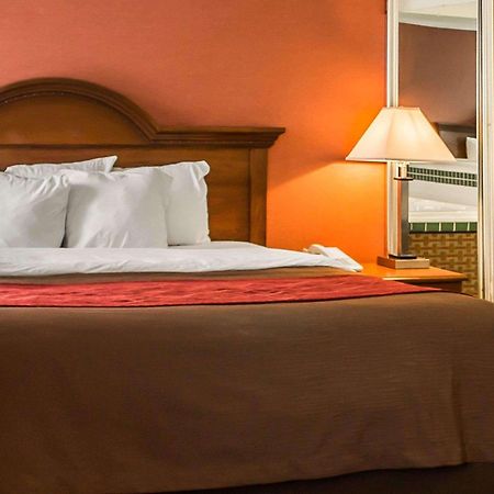 East Liverpool Quality Inn מראה חיצוני תמונה