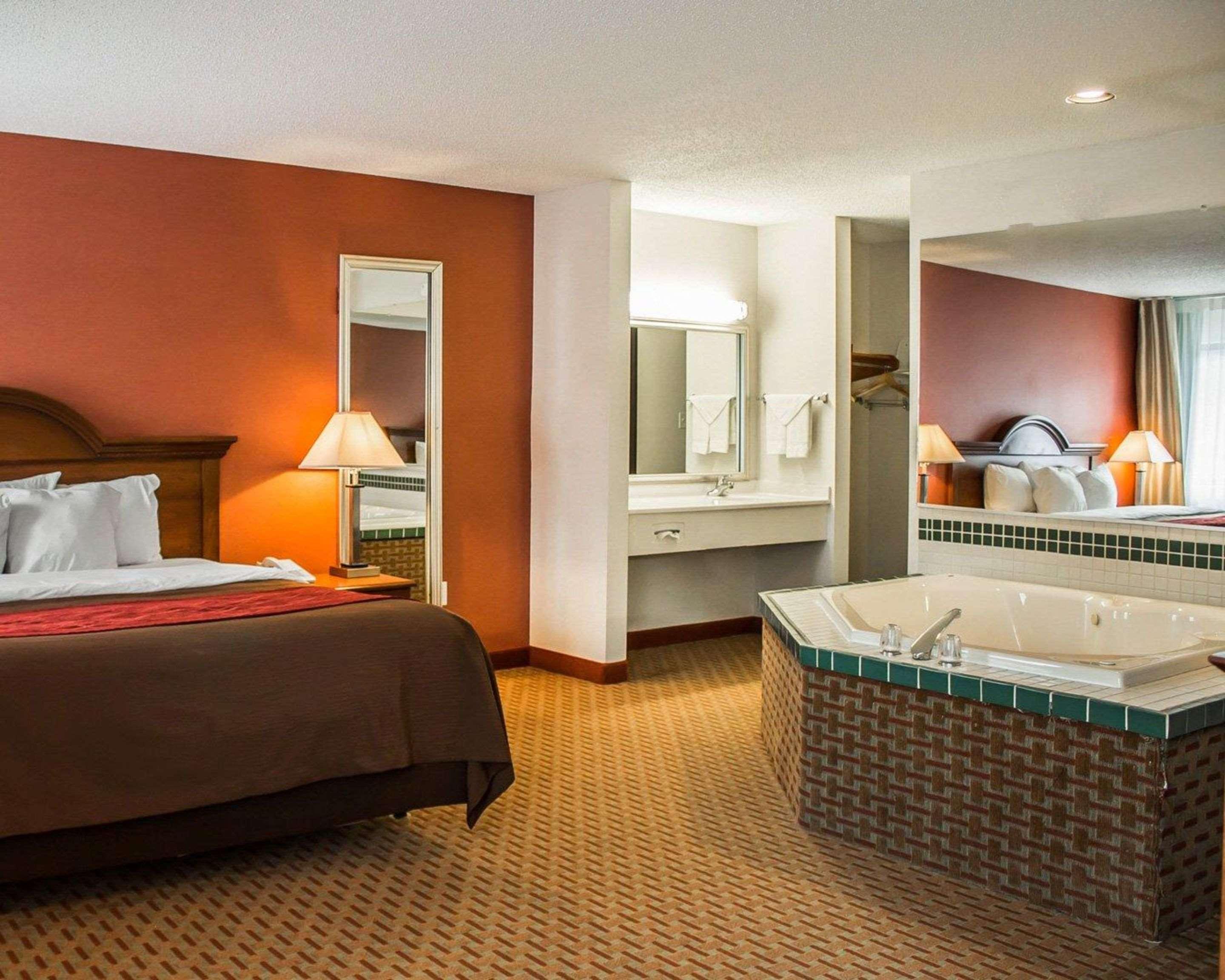 East Liverpool Quality Inn מראה חיצוני תמונה