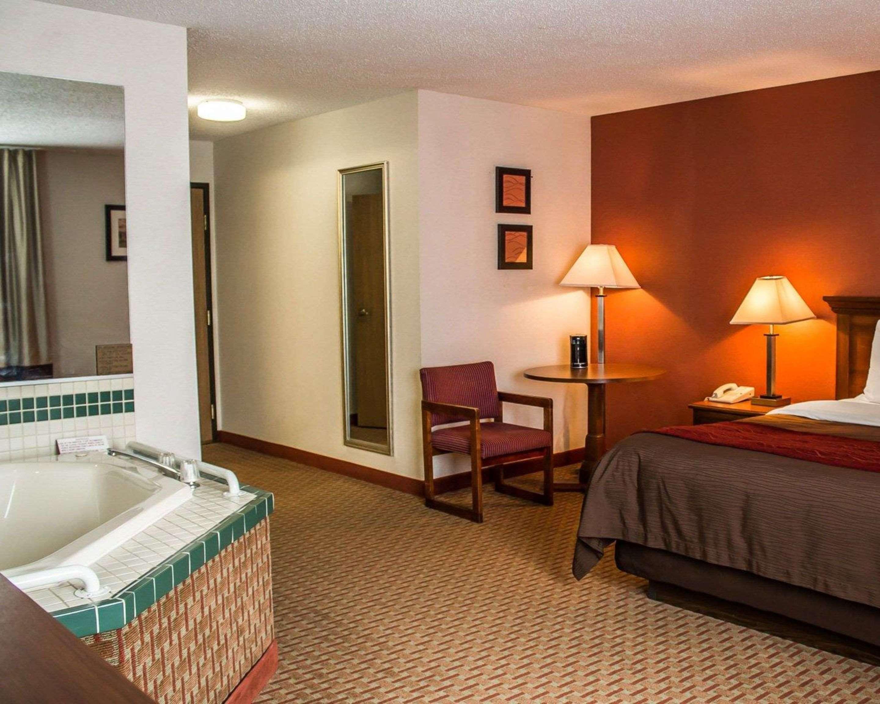 East Liverpool Quality Inn מראה חיצוני תמונה