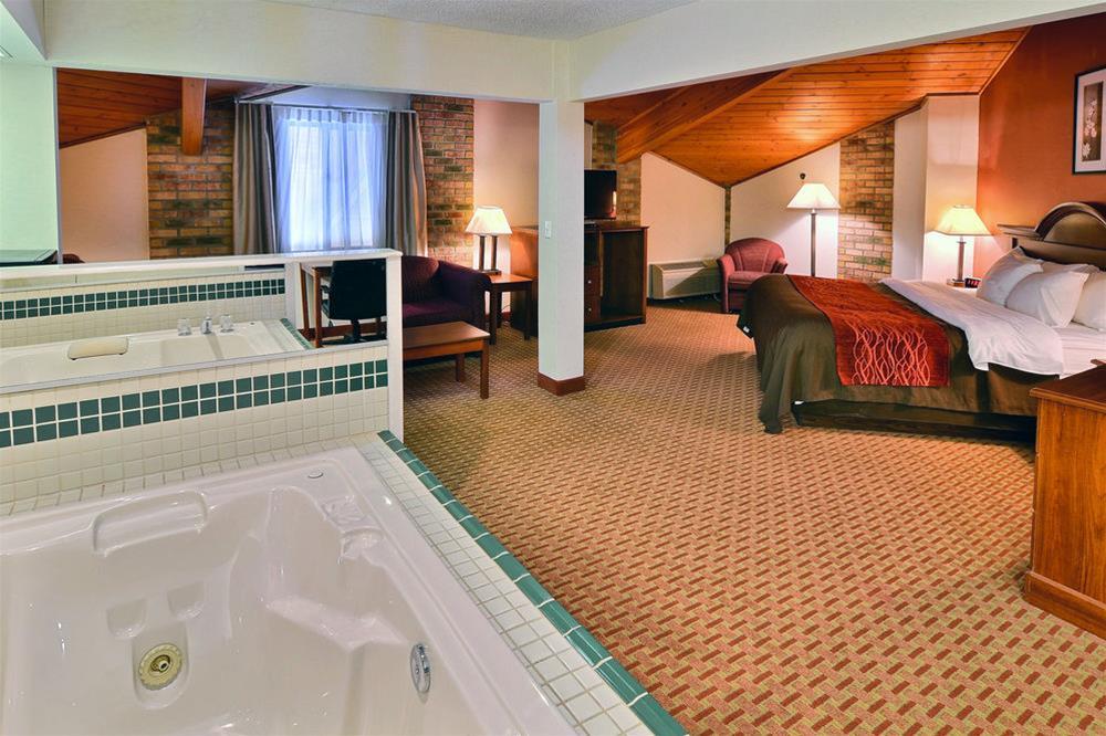 East Liverpool Quality Inn מראה חיצוני תמונה