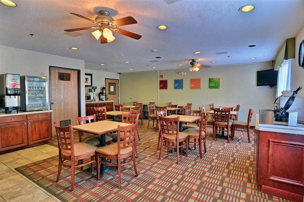 East Liverpool Quality Inn מראה חיצוני תמונה